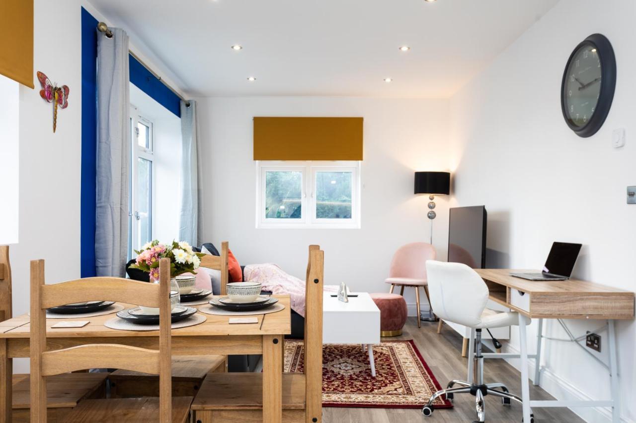 Hatfield Haven - Modern 2-Bed Retreat Near Uni, Business Park & City Center, Free Parking, Big Savings On Longer Stays Kültér fotó